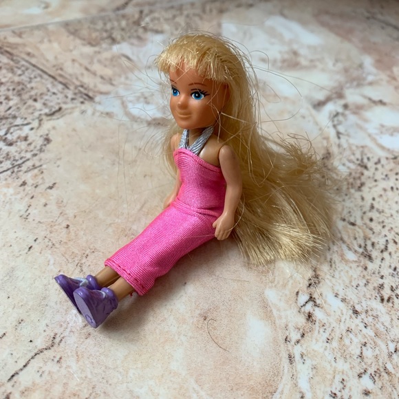 Vintage miniature Barbie doll - Picture 2 of 4